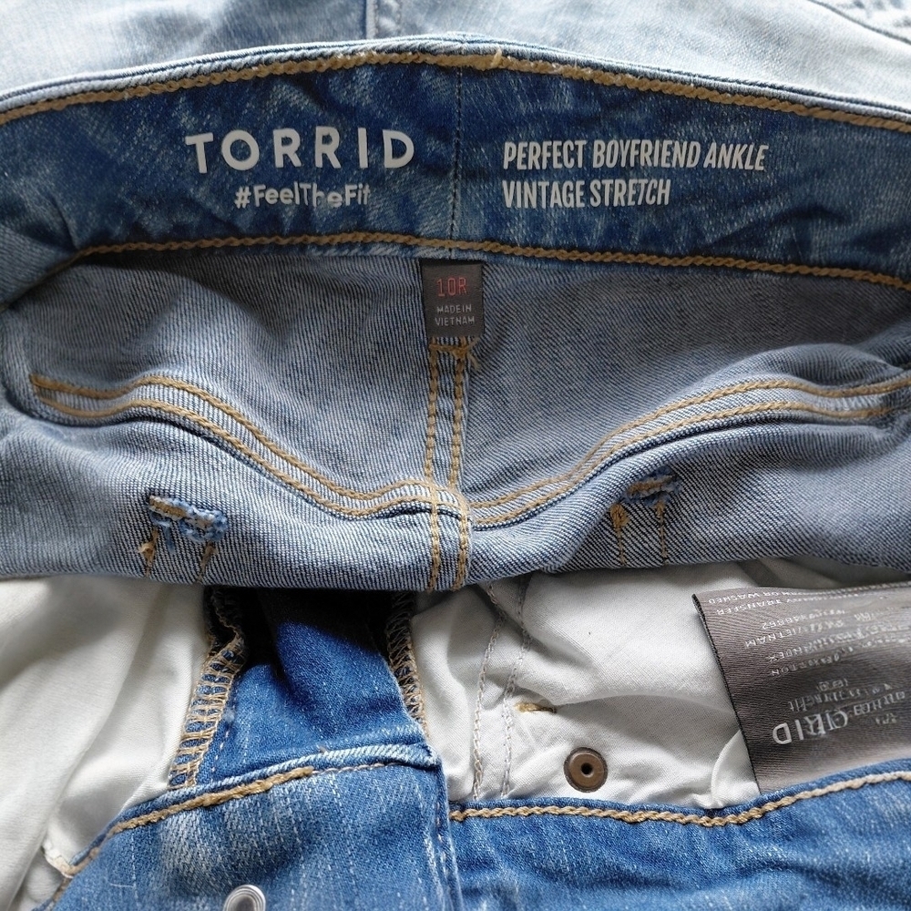 torrid Light Wash Boyfriend Jeans - Picture 5 of 7